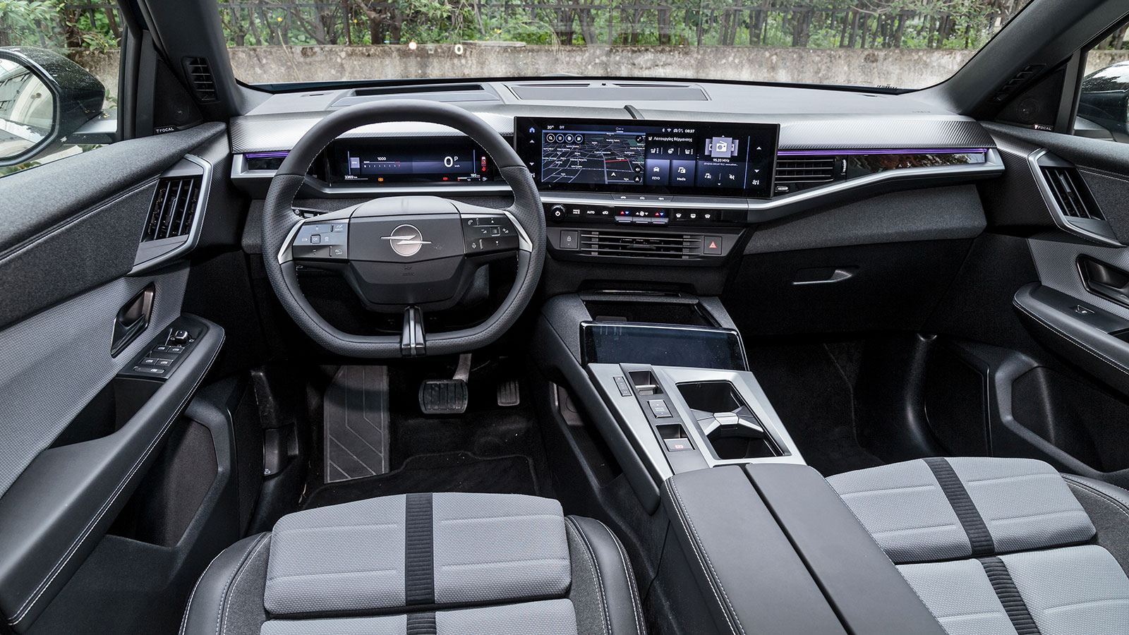 Opel Grandland VS Skoda Karoq. Ποιο ξεχωρίζει σε εξοπλισμό ασφάλειας και άνεσης.