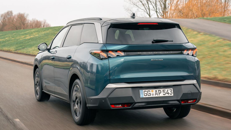 Οδηγούμε το Peugeot 5008 Hybrid