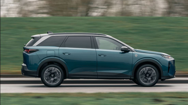 Οδηγούμε το Peugeot 5008 Hybrid