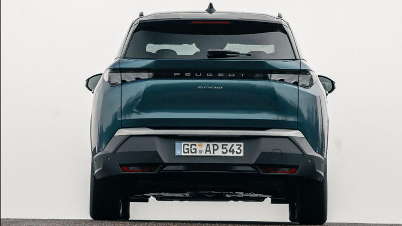 Οδηγούμε το Peugeot 5008 Hybrid