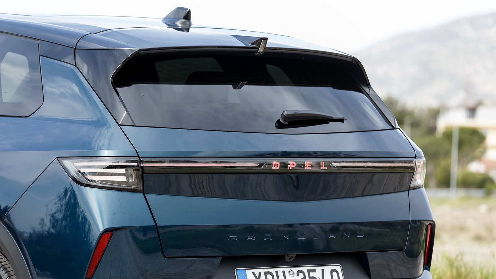 Opel Grandland. Πόσο καλό είναι σε εξοπλισμό άνεσης και ασφάλειας.