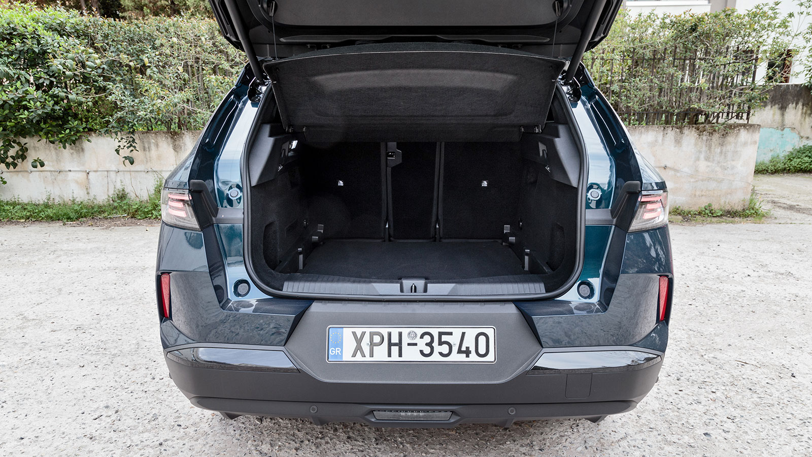 Opel Grandland. Τι βαθμό παίρνει σε κατανάλωση, χώρους, επιδόσεις, εγγυήσεις.