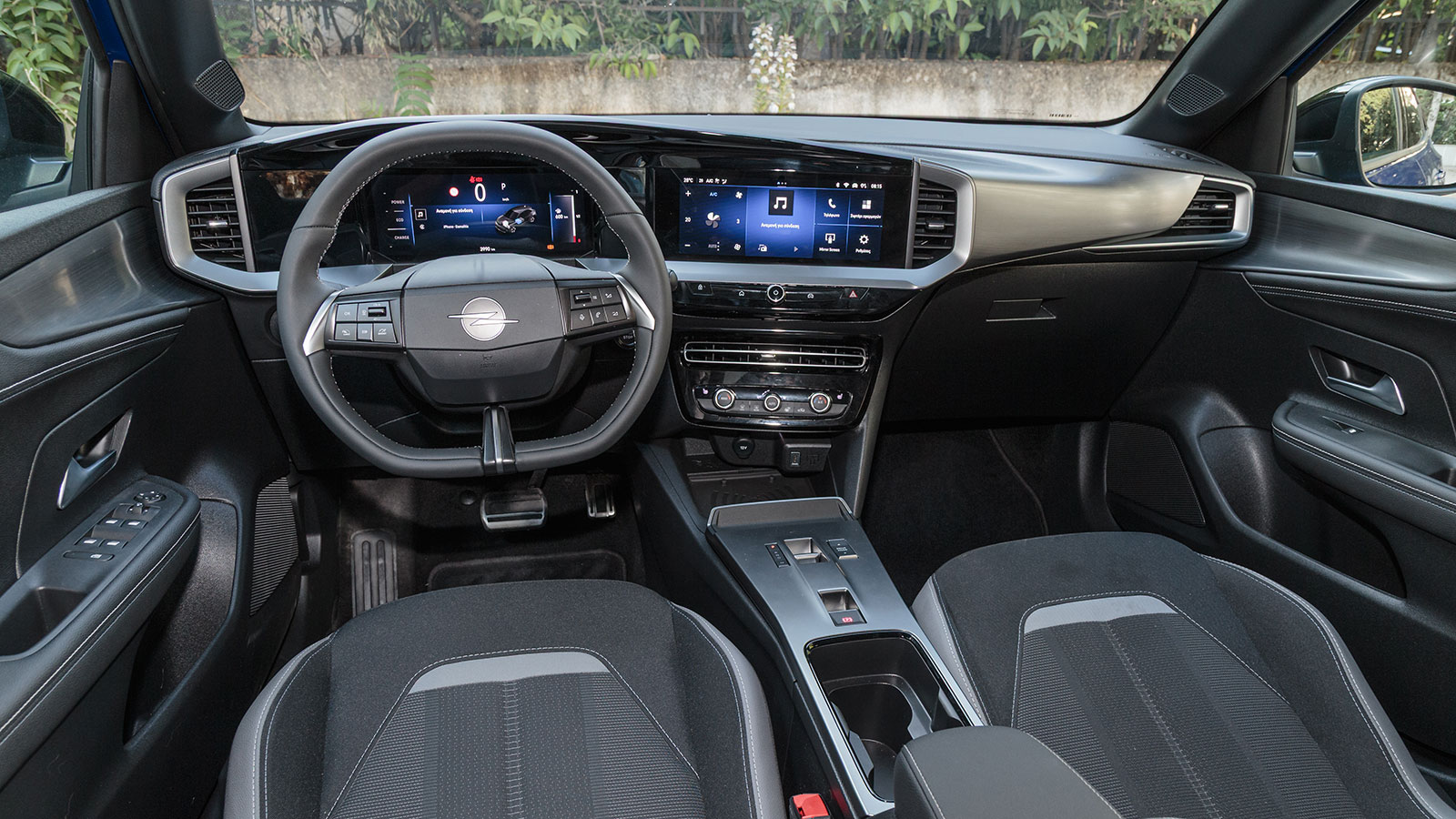 Opel Mokka. Πόσο καλό είναι σε εξοπλισμό άνεσης και ασφάλειας.