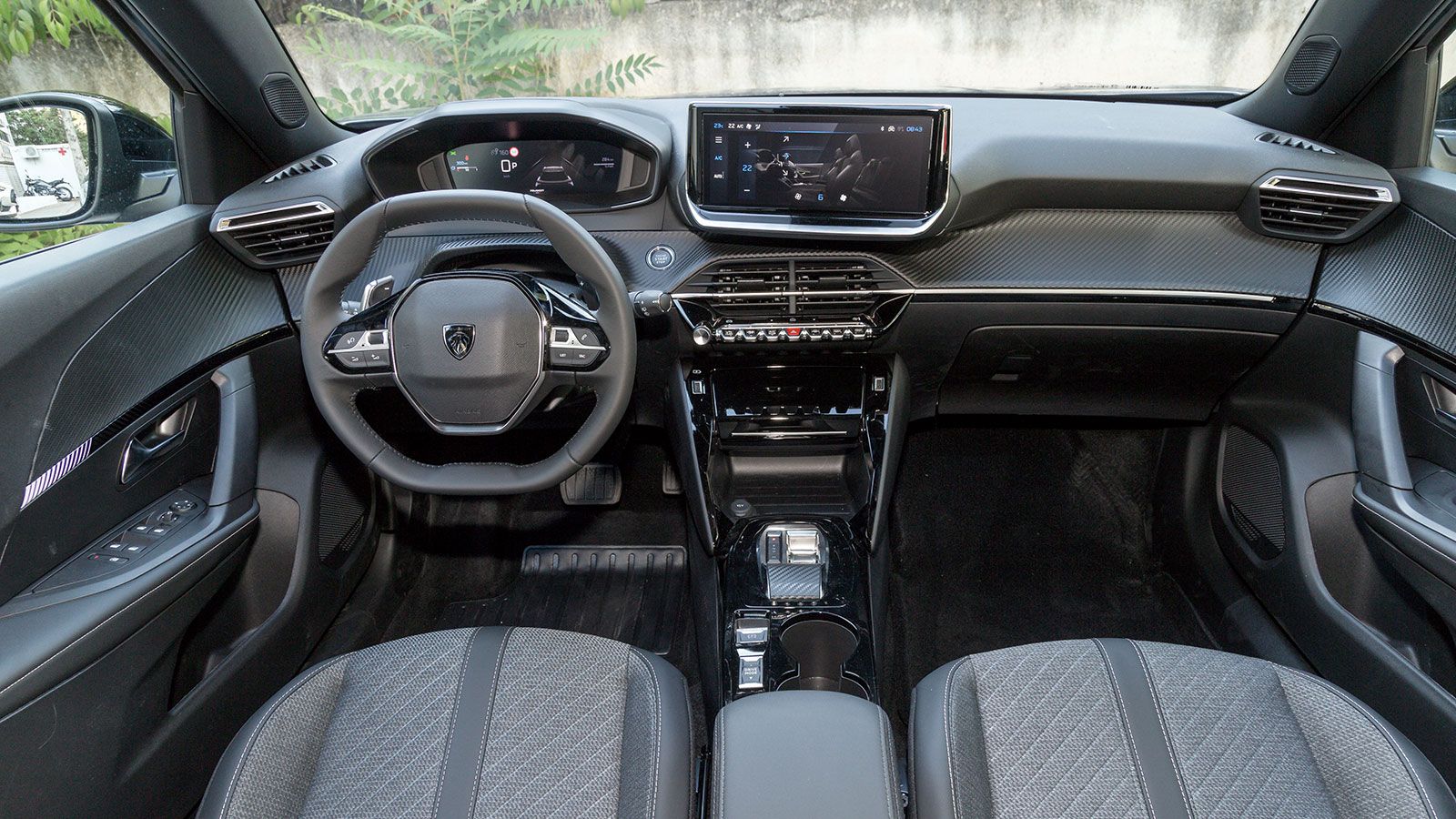 Peugeot 2008 Hybrid VS Jeep Renegade e-Hybrid