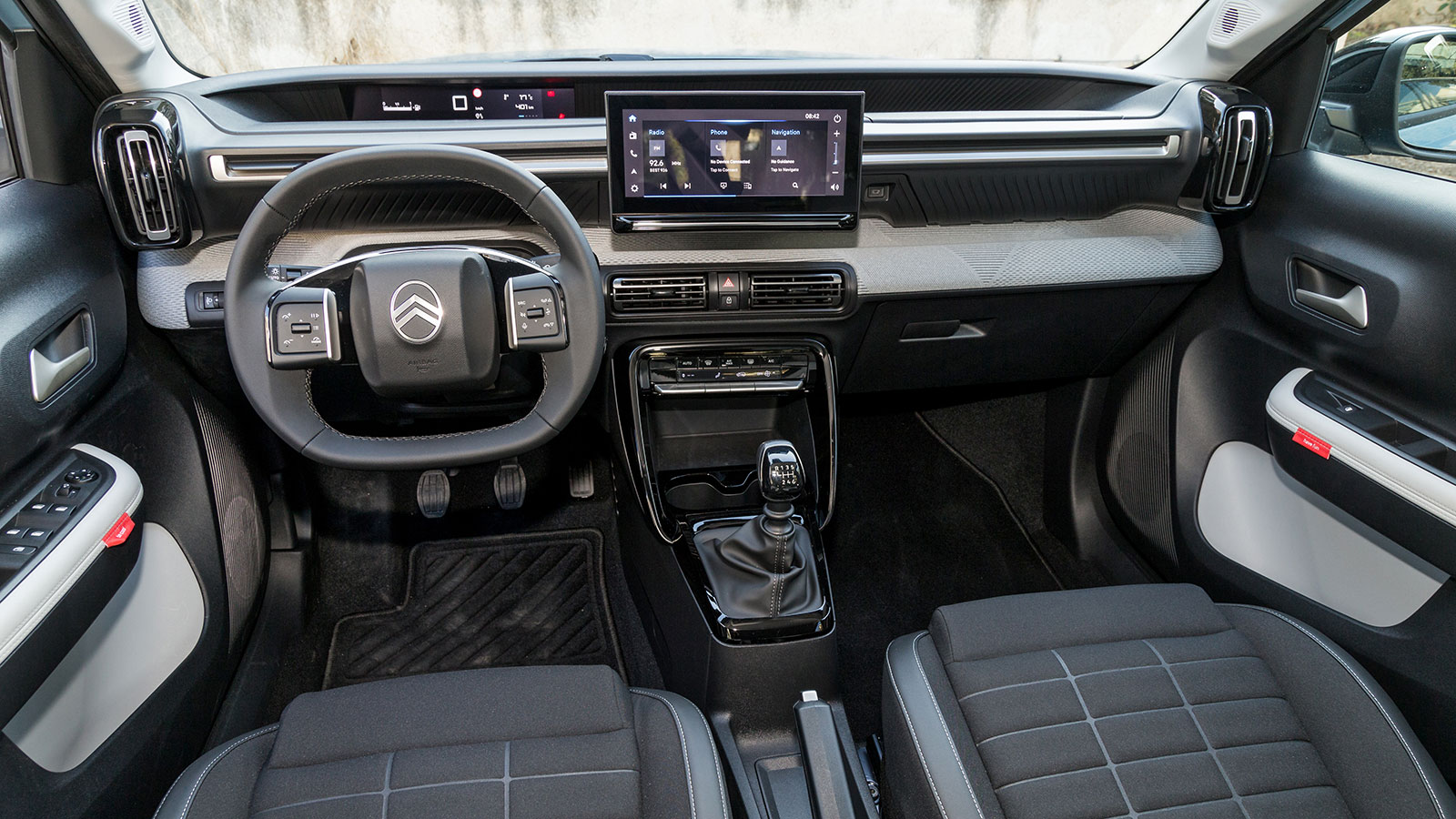 Citroen C3 VS Peugeot 208. Ποιο ξεχωρίζει σε εξοπλισμό ασφάλειας και άνεσης.