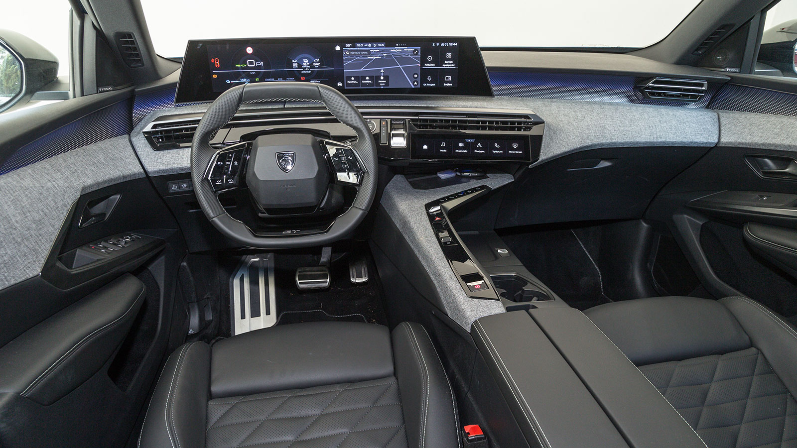 Cupra Formentor VS Peugeot 3008. Ποιο ξεχωρίζει σε εξοπλισμό ασφάλειας και άνεσης.