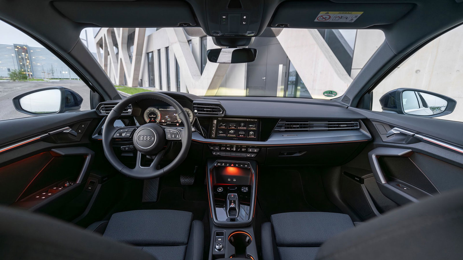 Audi A3 Sportback VS Peugeot 308. Ποιο ξεχωρίζει σε εξοπλισμό ασφάλειας και άνεσης.