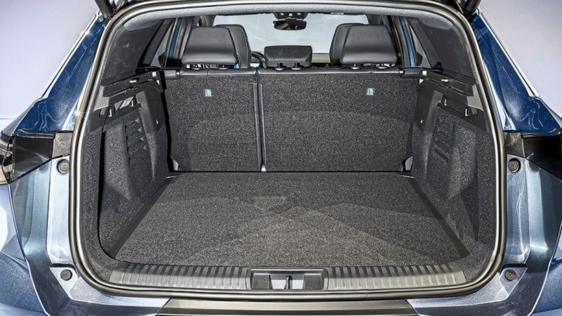 Το μεγάλο πορτ μπαγκάζ του Renault Symbioz μπορεί να μεγαλώσει ακόμα παραπάνω.