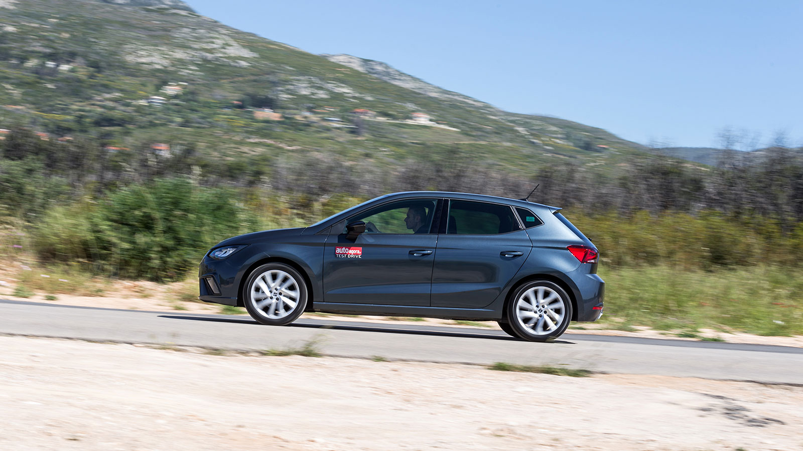 Η νέα σχεδίαση επικεντρώνεται σε δυναμικές γραμμές και κομψές λεπτομέρειες.