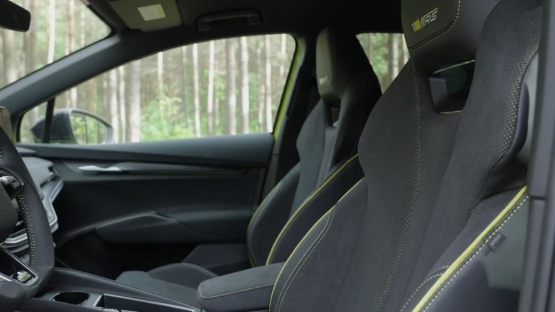 Το εσωτερικό του Skoda Elroq RS χωρά τους πάντες
