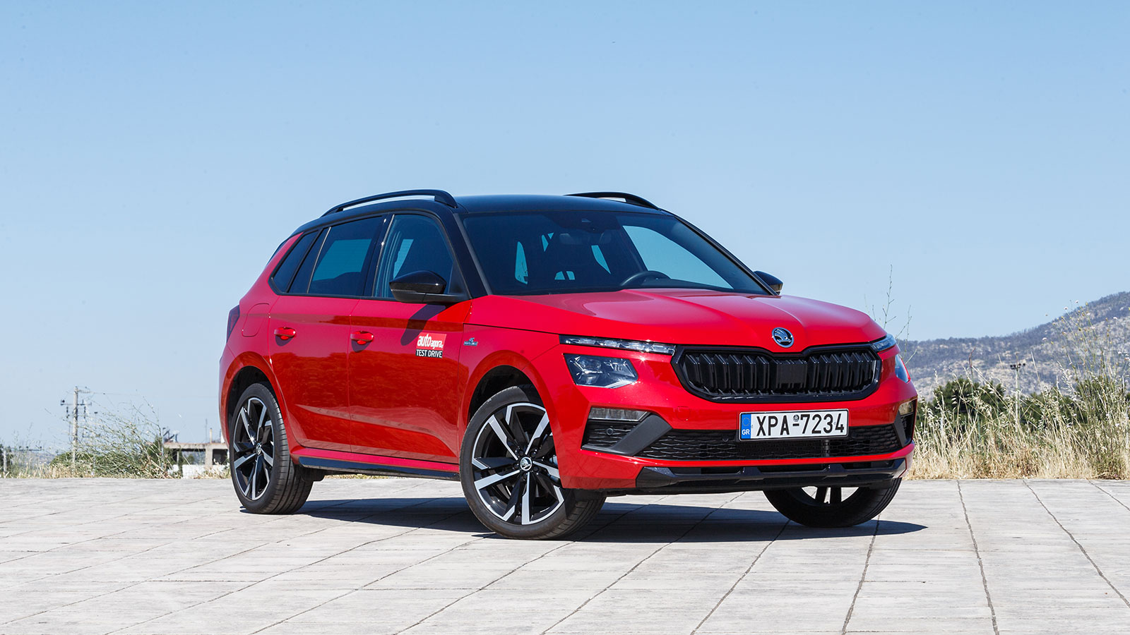 Τα σχεδιαστικά στοιχεία του Kamiq αποκτούν δυναμικότητα μέσω μαύρων γυαλιστερών λεπτομερειών, που δίνουν σπορτίφ χαρακτήρα.