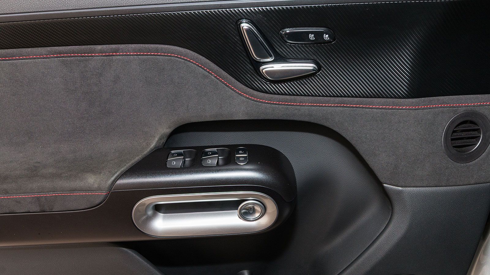 Smart #5. Πόσο καλό είναι σε εξοπλισμό άνεσης και ασφάλειας.