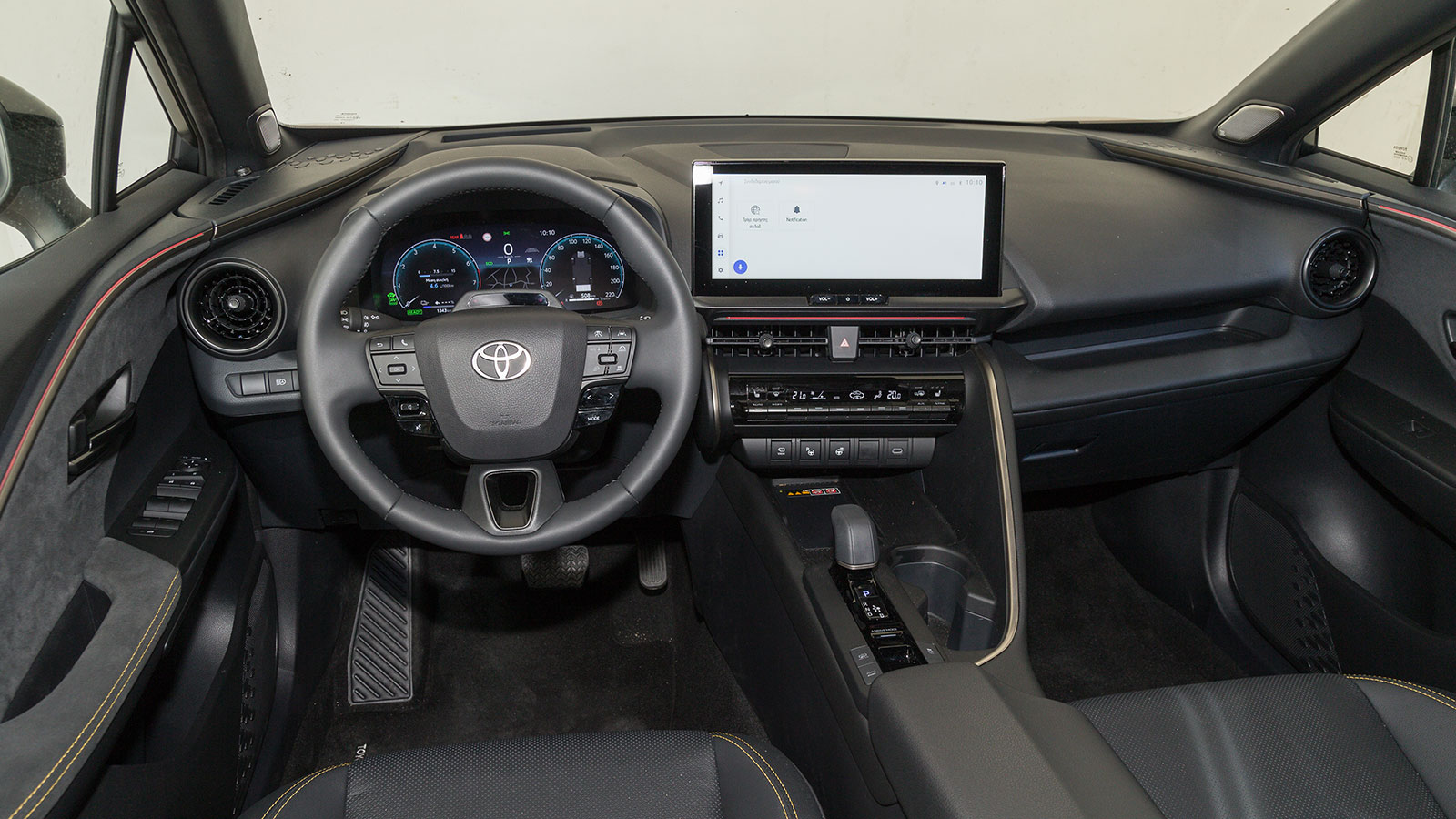 Skoda Karoq VS Toyota C-hr. Ποιο ξεχωρίζει σε εξοπλισμό ασφάλειας και άνεσης.