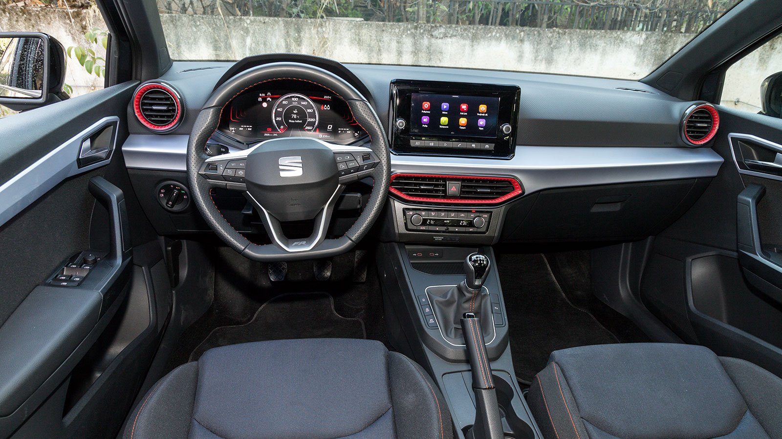 Seat Ibiza VS Toyota Yaris. Ποιο ξεχωρίζει σε εξοπλισμό ασφάλειας και άνεσης.