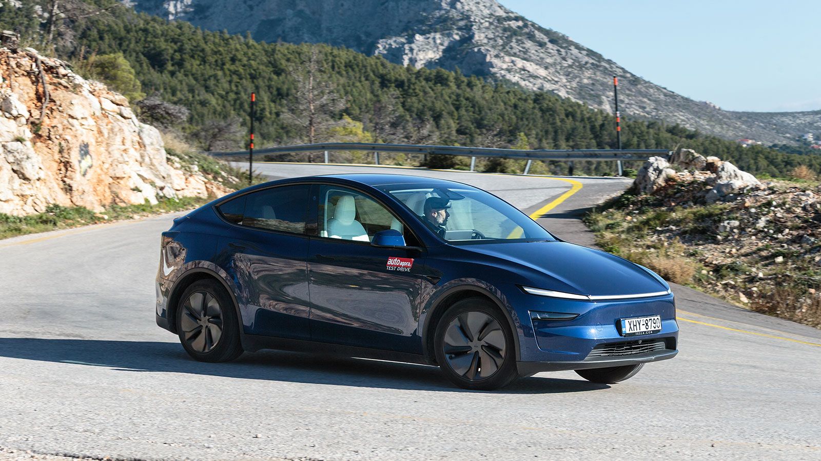 Κορυφαία αυτονομία, φτάνει τα 465 χλμ. σε μεικτό κύκλο, χωρίς να θυσιάζει επιδόσεις (0-100 σε 5,8 δλ.).