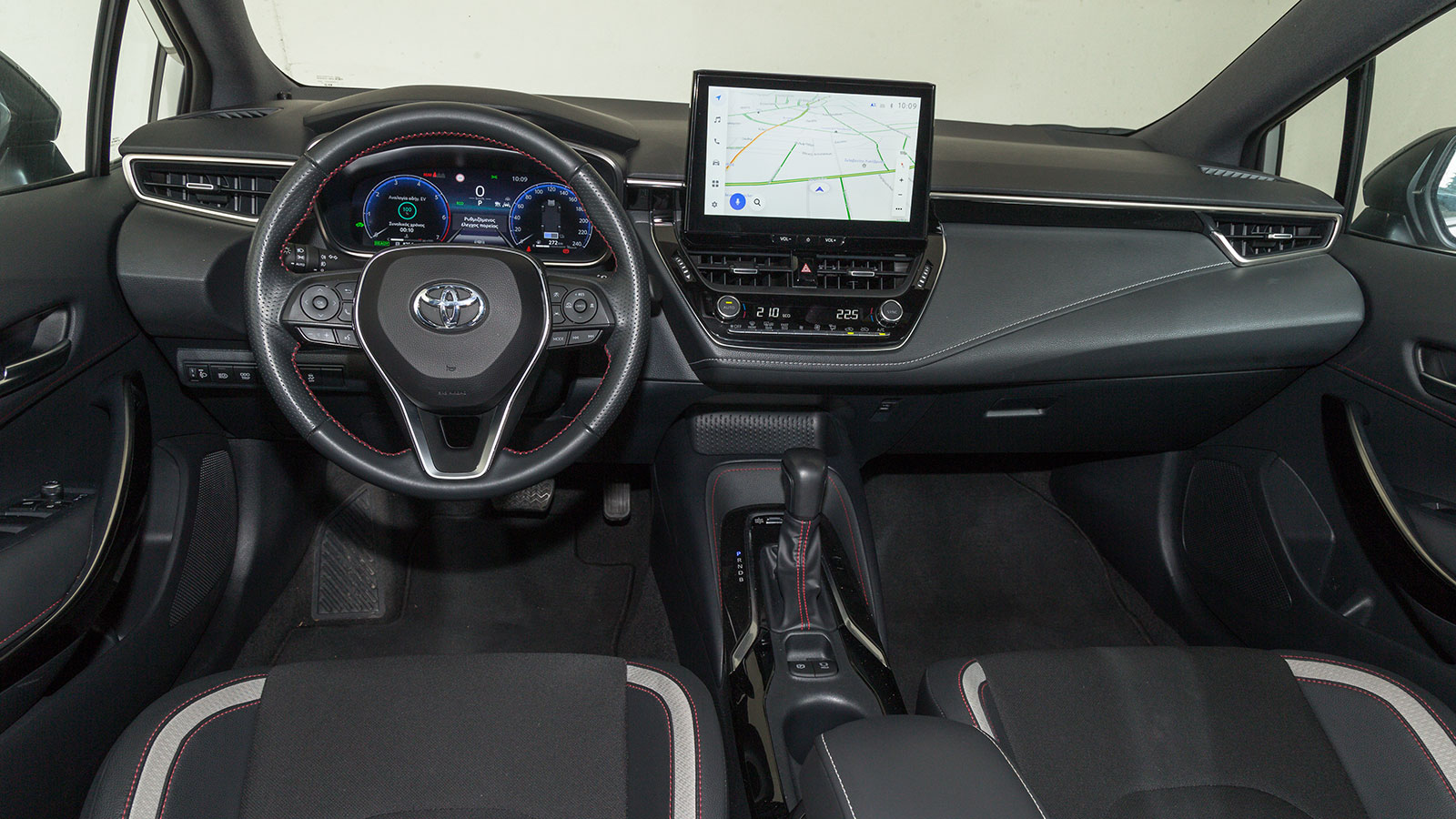 Toyota Corolla VS Volkswagen Golf. Ποιο ξεχωρίζει σε εξοπλισμό ασφάλειας και άνεσης.