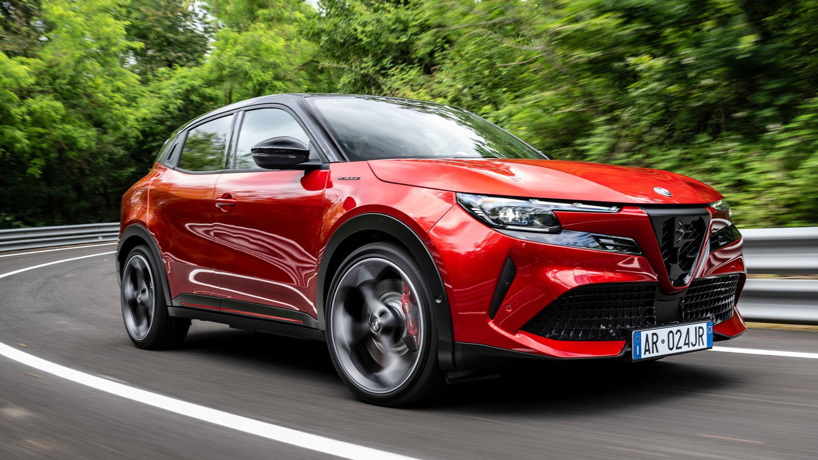 Alfa Romeo Junior Veloce: Τα δυνατά «χαρτιά» του ηλεκτρικού των 280 PS