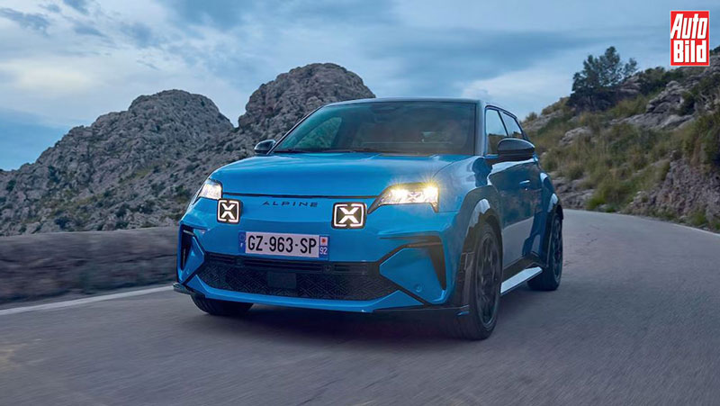 Αποδίδει 218 ίππους και 300 Nm ροπής, ενώ διαθέτει ειδικό κουμπί στο τιμόνι για προσπεράσεις