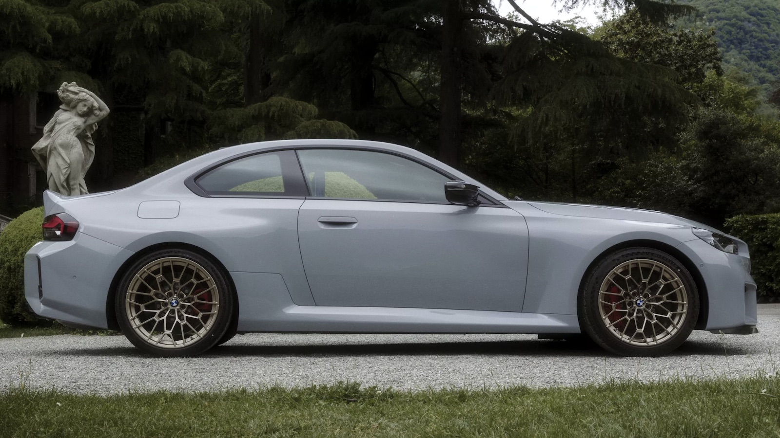 Ντεμπούτο για τη νέα BMW M2 CS με 523 ίππους και «σκληρή» εμφάνιση