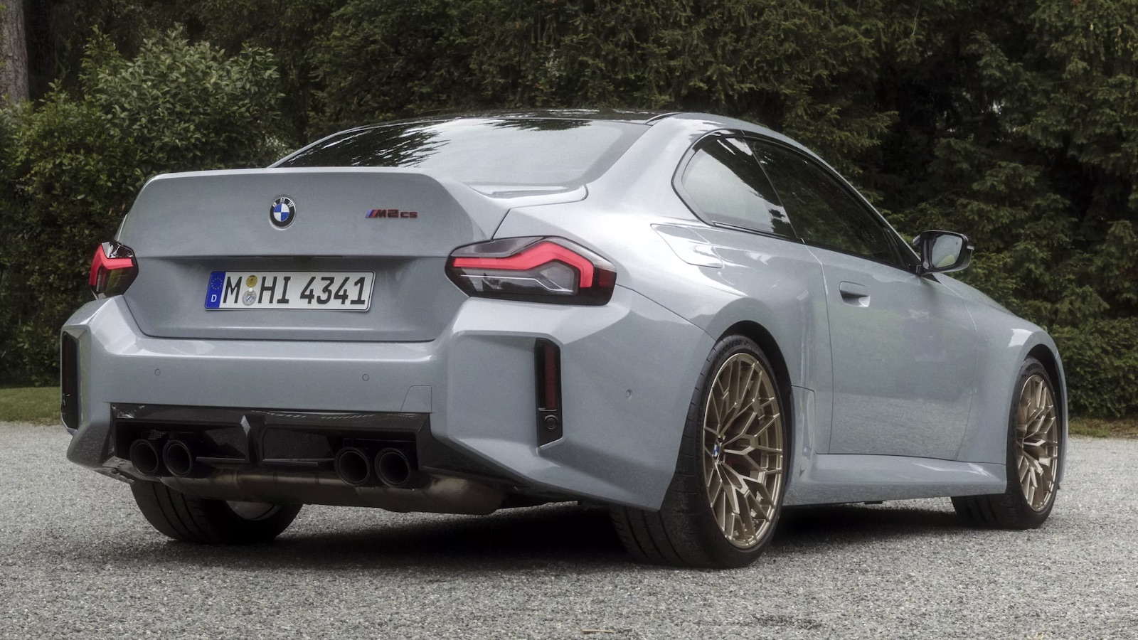 Ντεμπούτο για τη νέα BMW M2 CS με 523 ίππους και «σκληρή» εμφάνιση