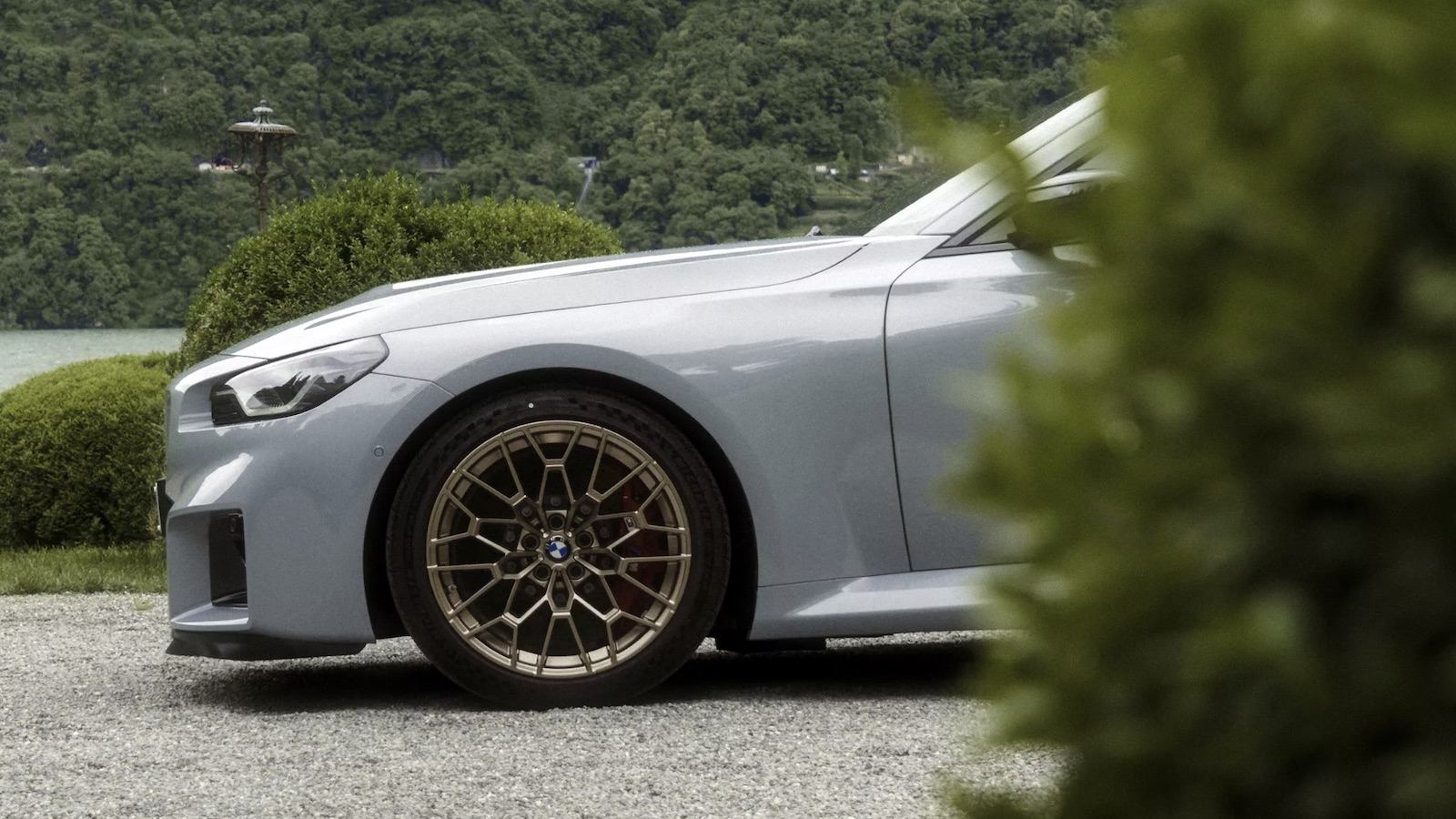 Ντεμπούτο για τη νέα BMW M2 CS με 523 ίππους και «σκληρή» εμφάνιση