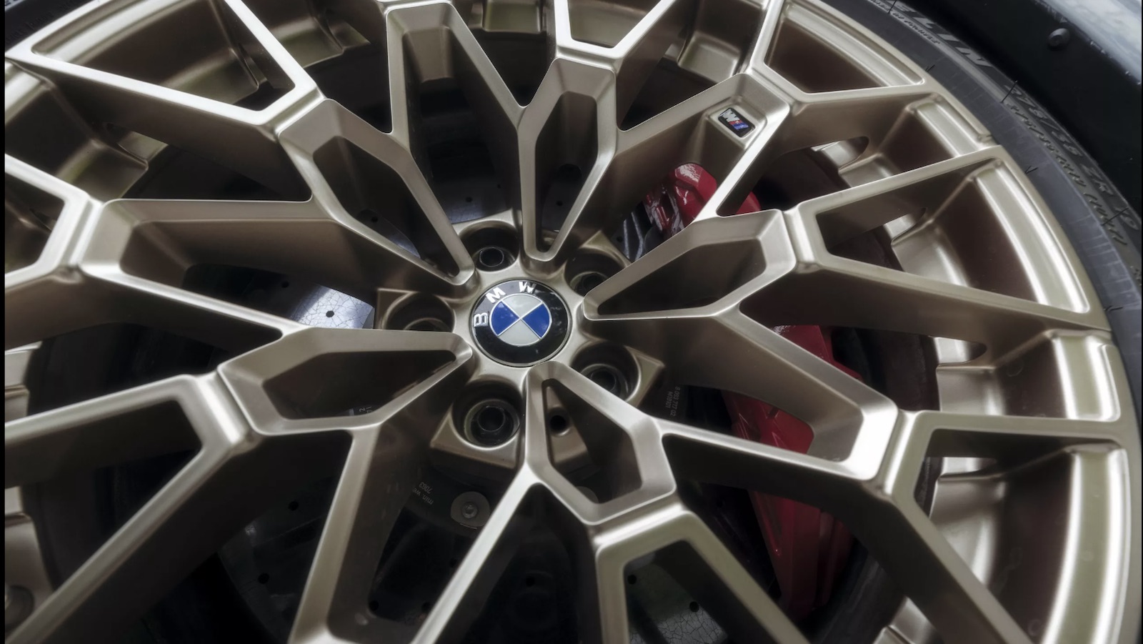 Ντεμπούτο για τη νέα BMW M2 CS με 523 ίππους και «σκληρή» εμφάνιση