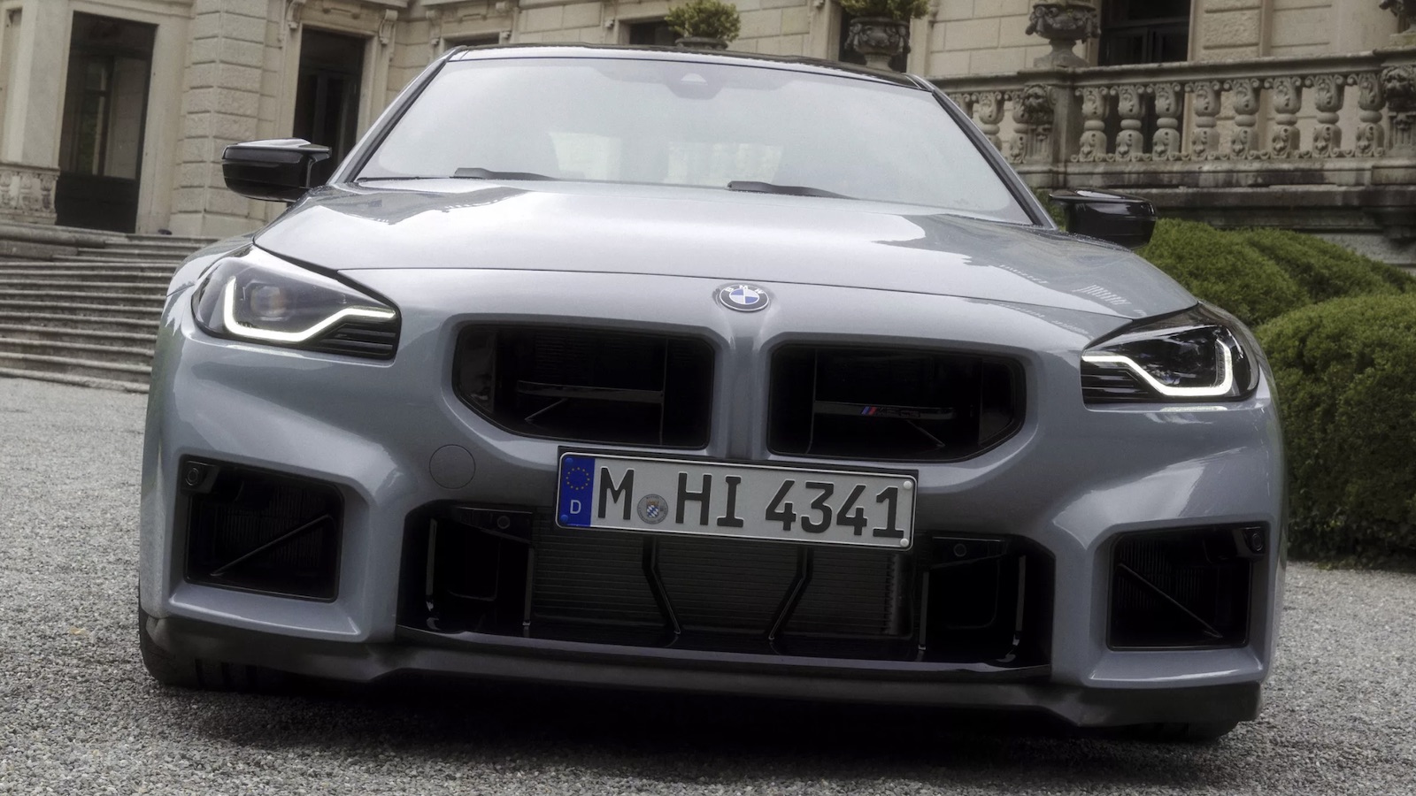 Ντεμπούτο για τη νέα BMW M2 CS με 523 ίππους και «σκληρή» εμφάνιση