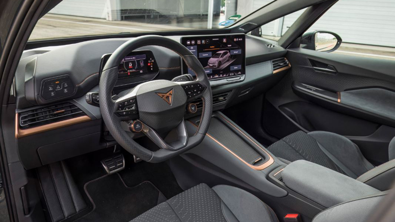 CUPRA Born VZ: Οδηγούμε το νέο ηλεκτρικό «πυραυλάκι» στην πίστα