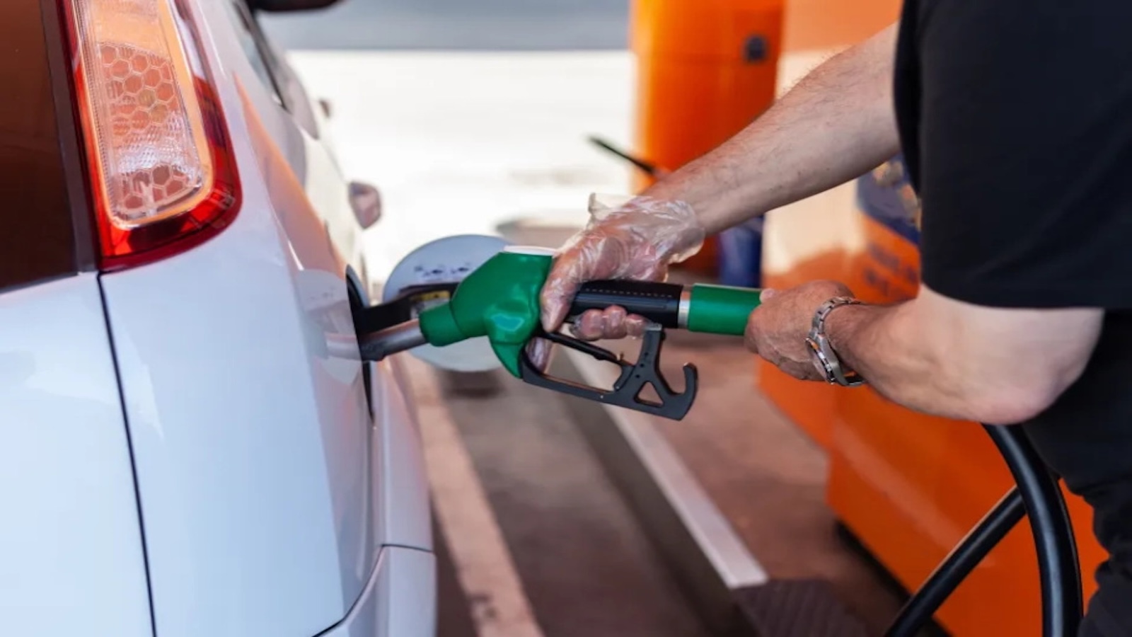 Αισχροκέρδεια στα καύσιμα: Πώς επηρεάζει η κρίση Ιράν – Ισραήλ;