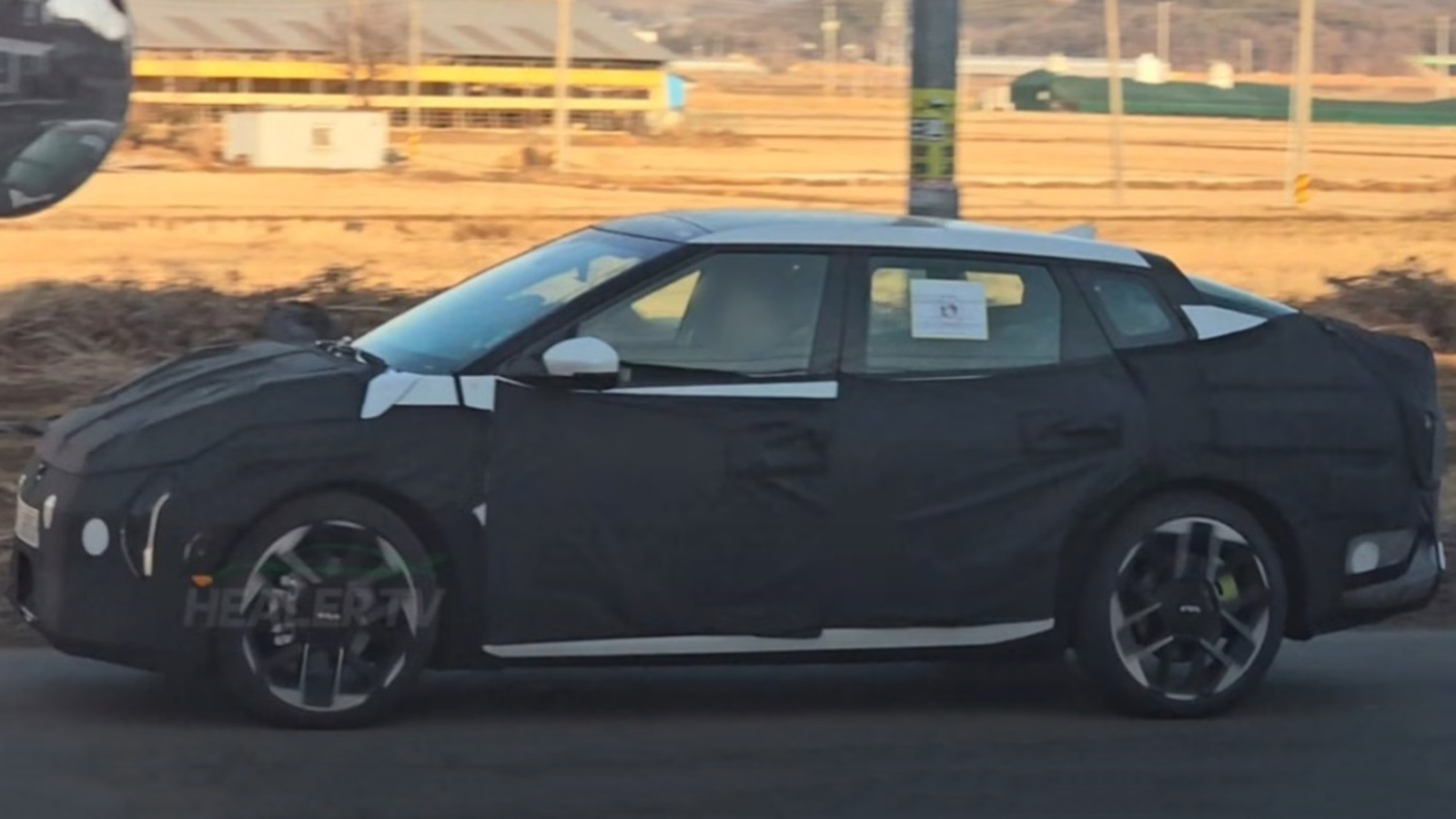 To «καυτό» Kia EV4 GT ετοιμάζεται για το ντεμπούτο του 