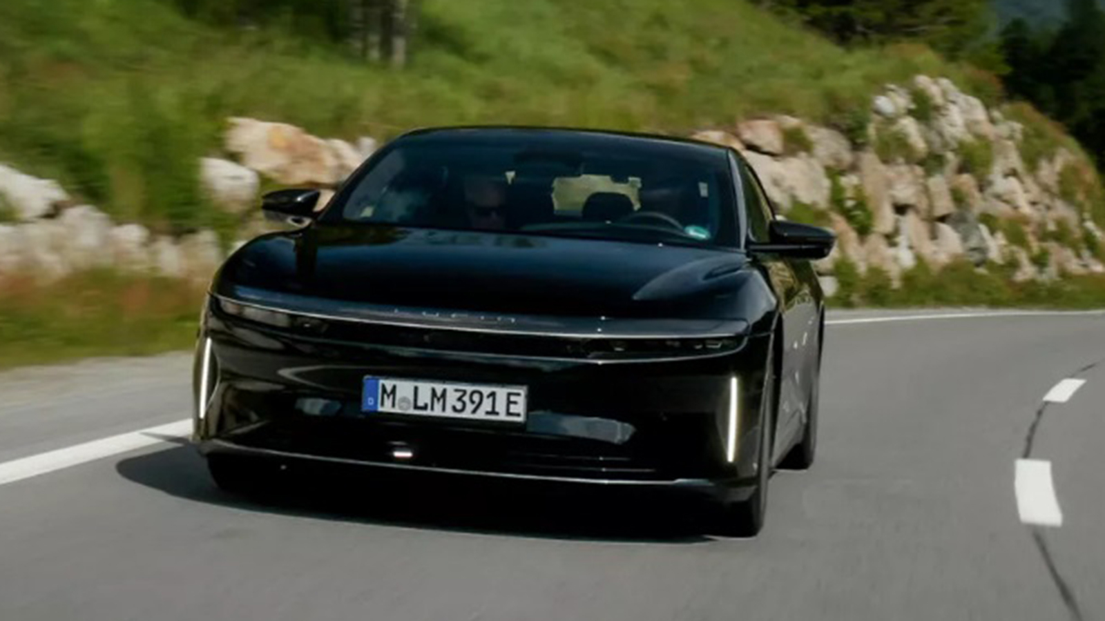 To Lucid Air Grand Touring έκανε 1.205 χλμ. με μία φόρτιση