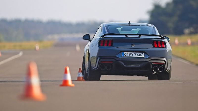 Ford Mustang Dark Horse: Οδηγούμε στην πίστα τον αμερικανικό θρύλο
