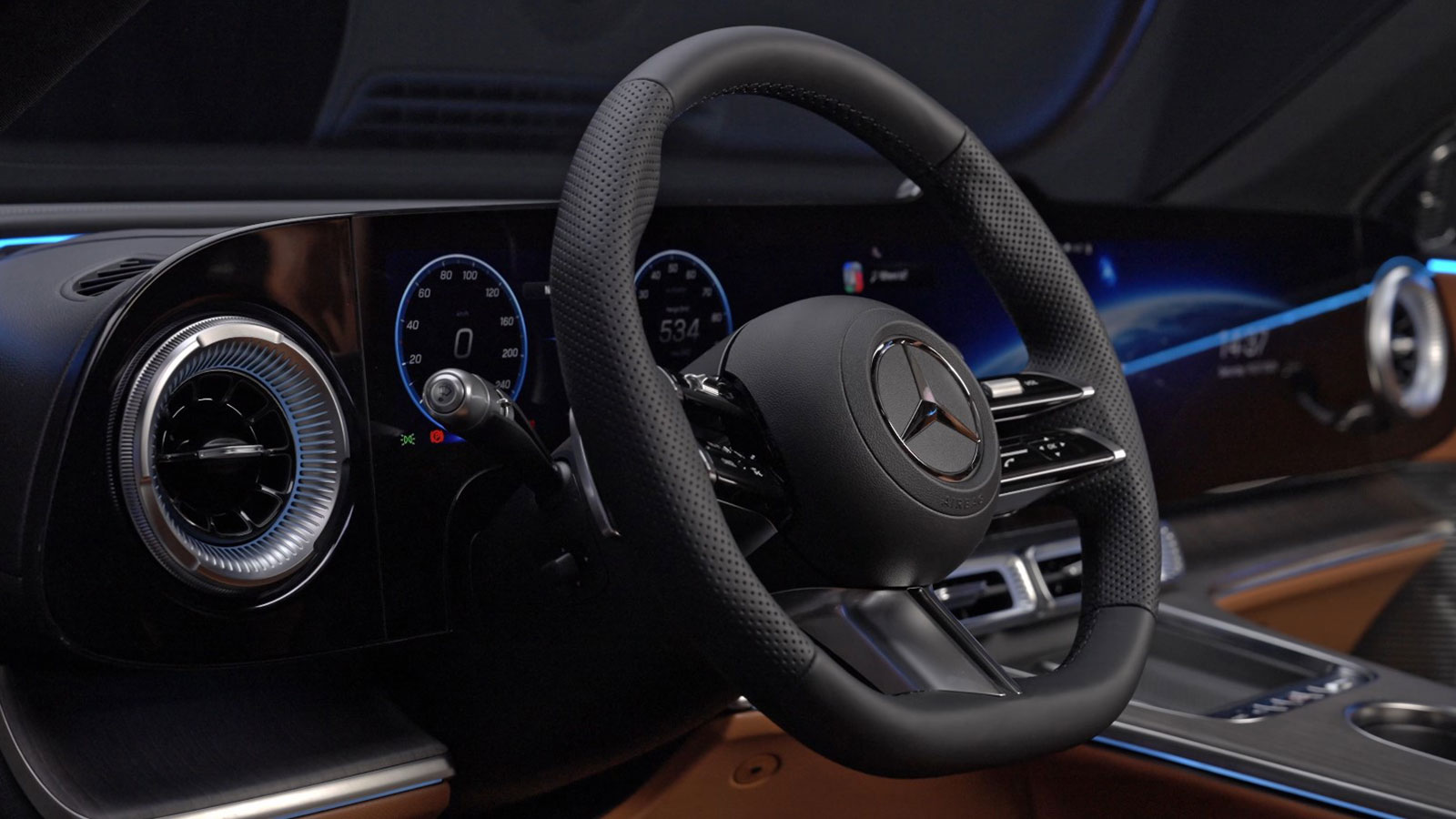 Mercedes: Παραμένουν τα κουμπιά στις καμπίνες των μοντέλων της