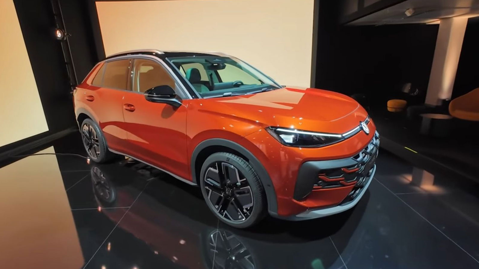 Νέο Volkswagen T-Roc: Οι πρώτες εικόνες πριν την πρεμιέρα