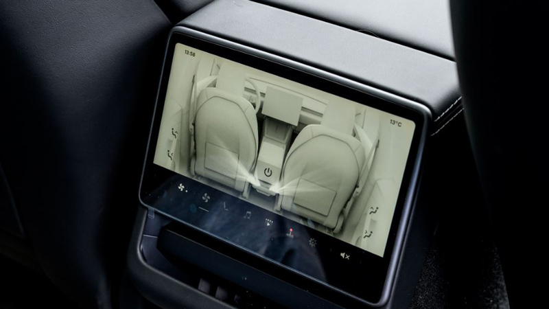 Η νέα οθόνη αφής 8 ιντσών για τους πίσω επιβάτες