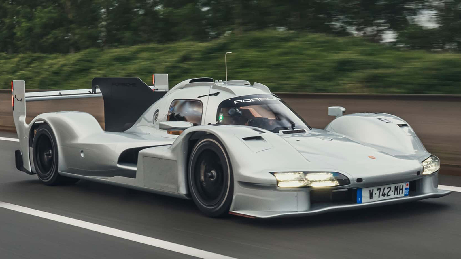 Porsche 963 RSP: Πρεμιέρα με αγωνιστικές καταβολές αλλά για το δρόμο