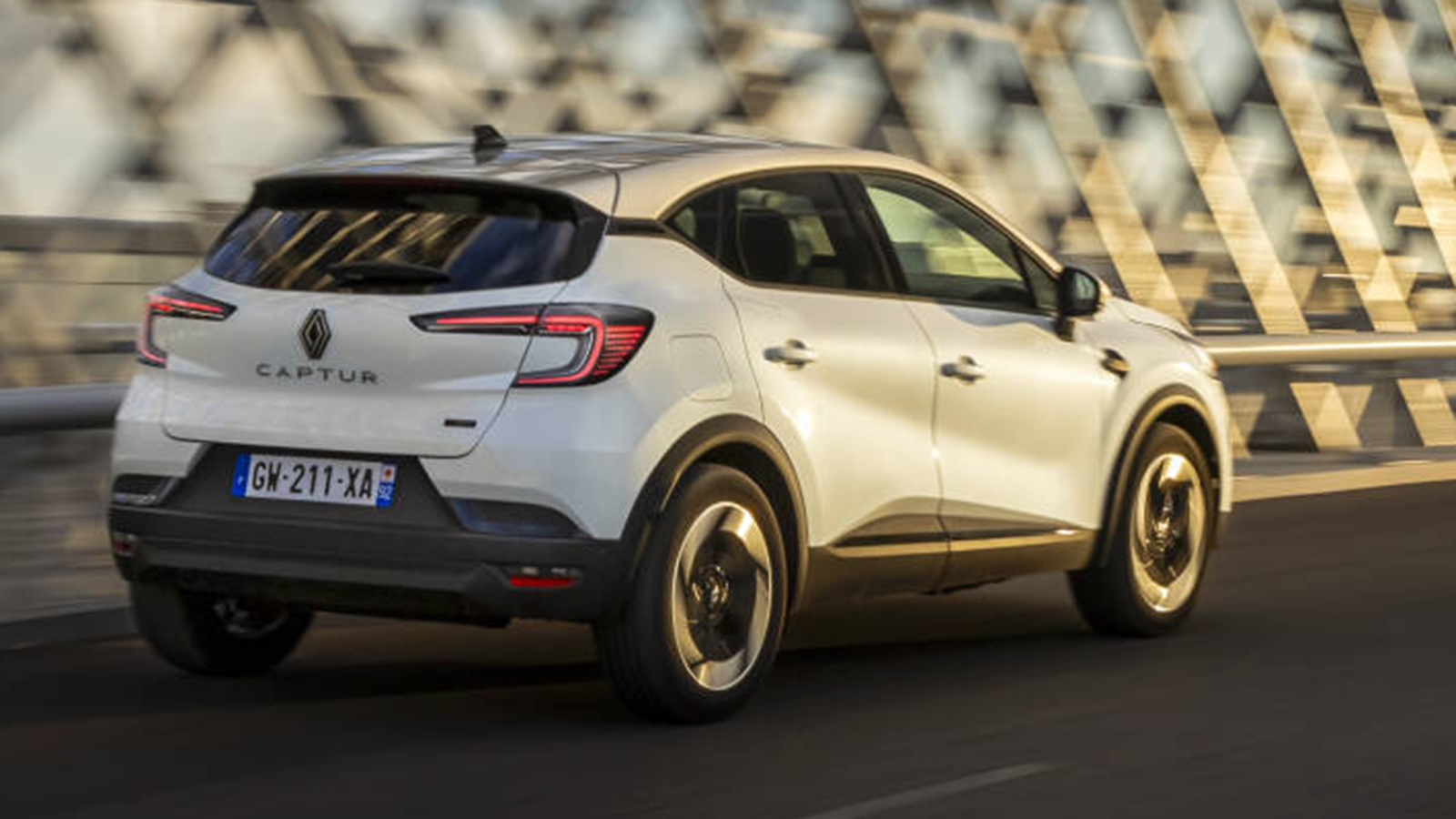 Renault Captur E-Tech 160 PS: Από 26.500 ευρώ στην Ελλάδα