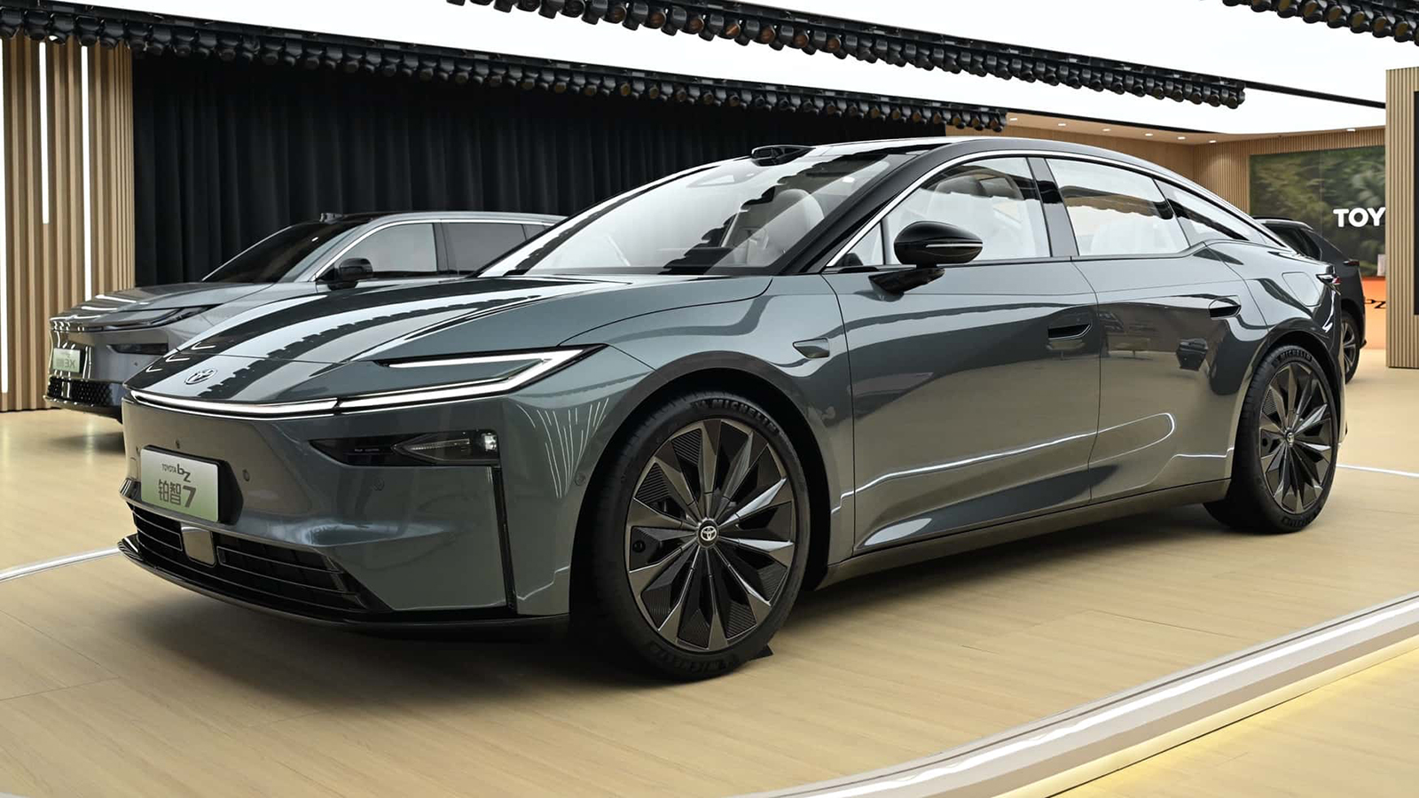 Το bZ7 είναι η ηλεκτρική ναυαρχίδα της Toyota!