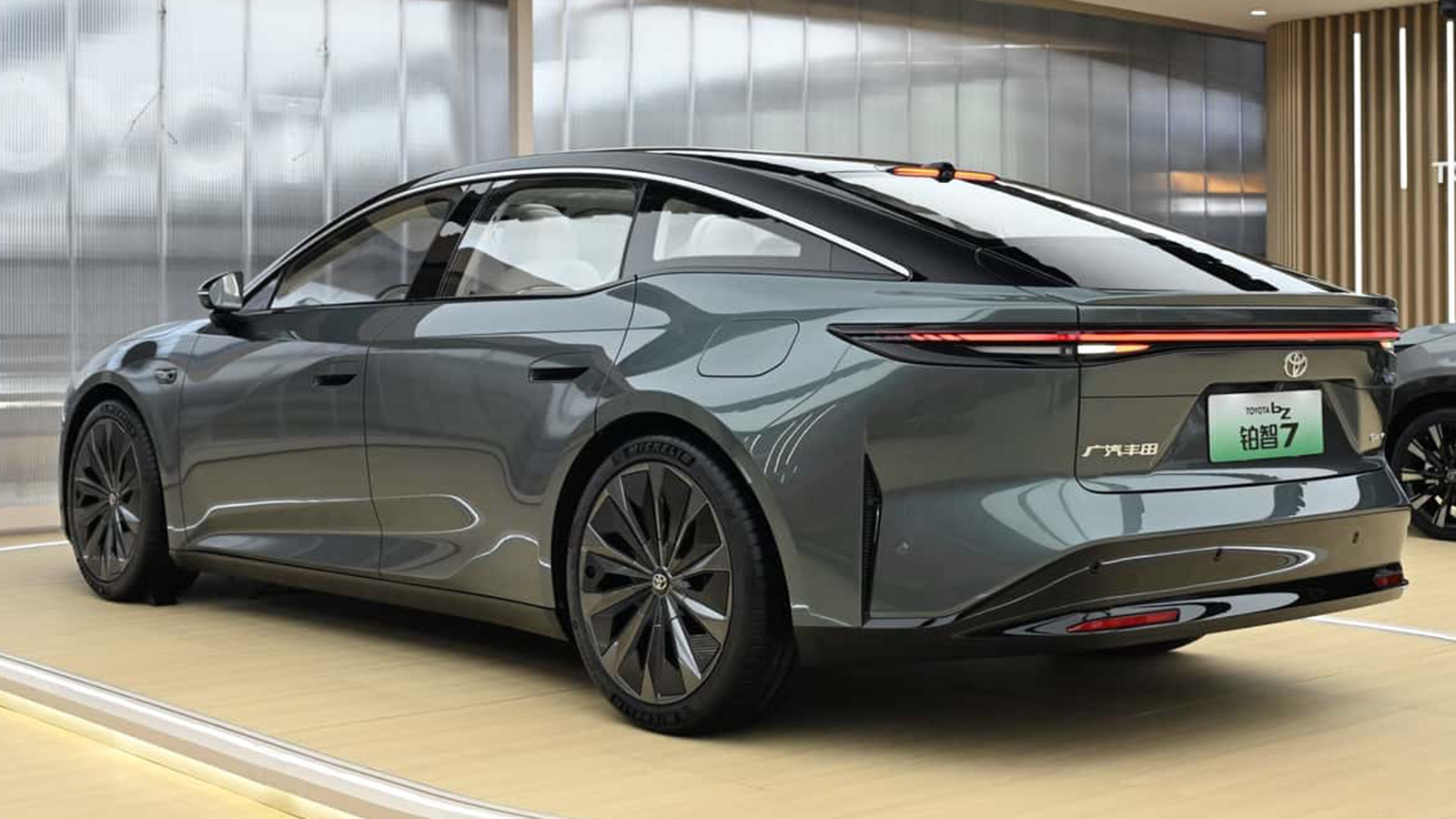 Το bZ7 είναι η ηλεκτρική ναυαρχίδα της Toyota!