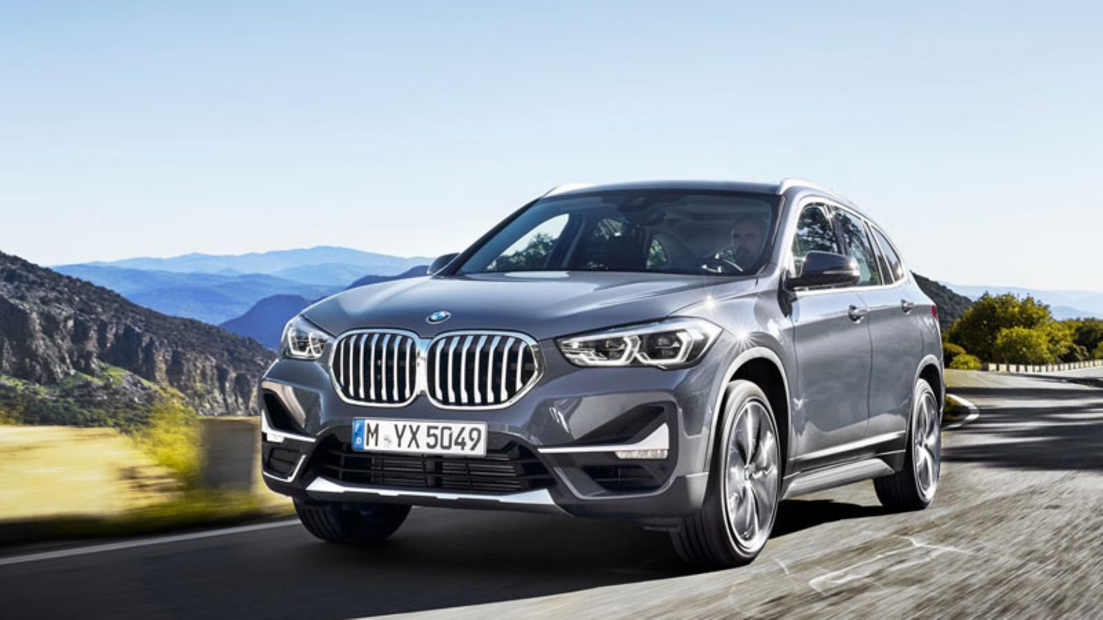 Η BMW X1 από εμπρός, εν κινήσει