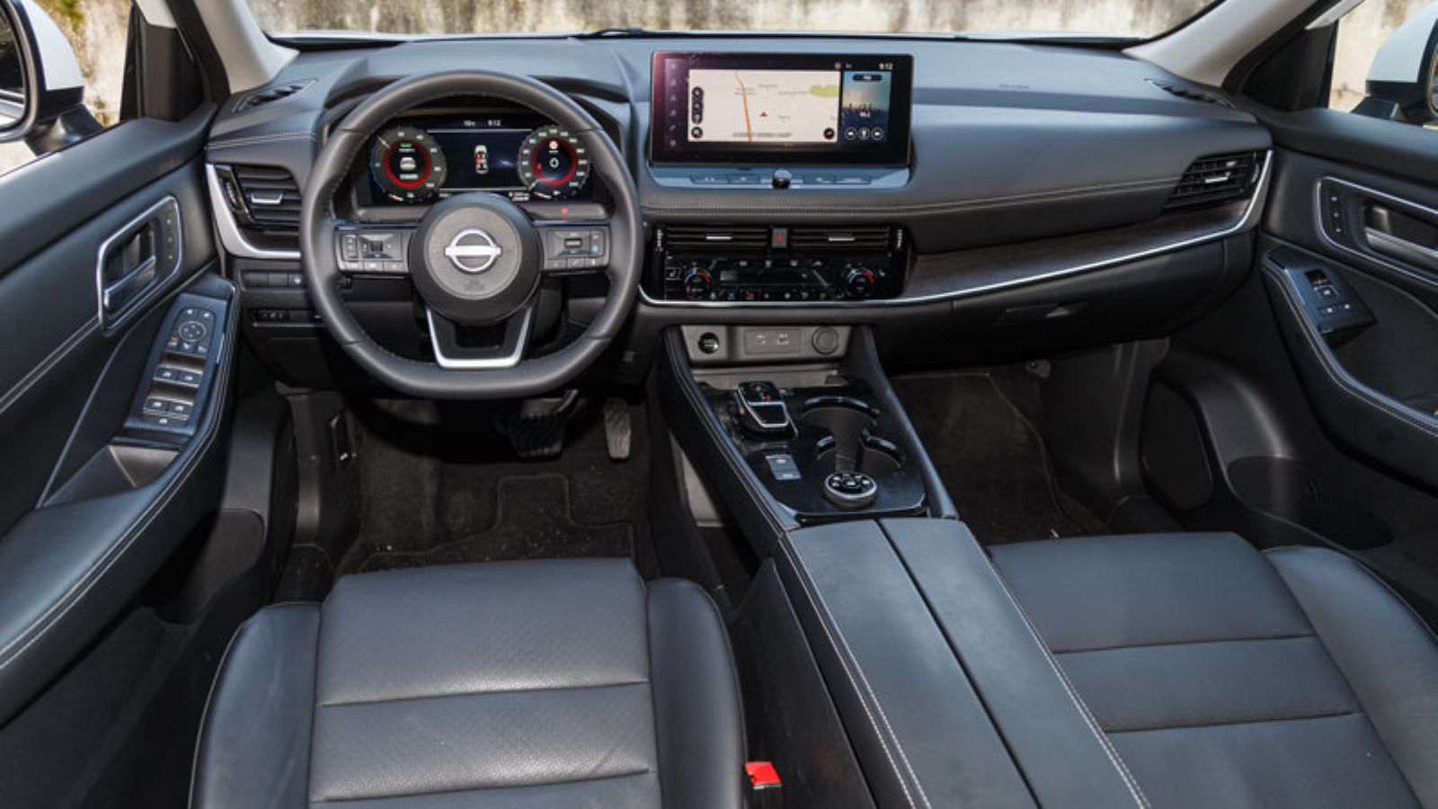 Η premium φιλοσοφία που ακολούθησε η Nissan στο X-Trail φαίνεται πιο έντονα στο εσωτερικό του μοντέλου, όπου τα υλικά είναι υψηλής ποιότητας, με τα μα