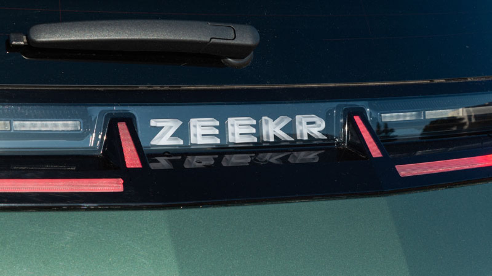 Το λογότυπο στο πίσω μέρος του Zeekr X είναι φωτιζόμενο