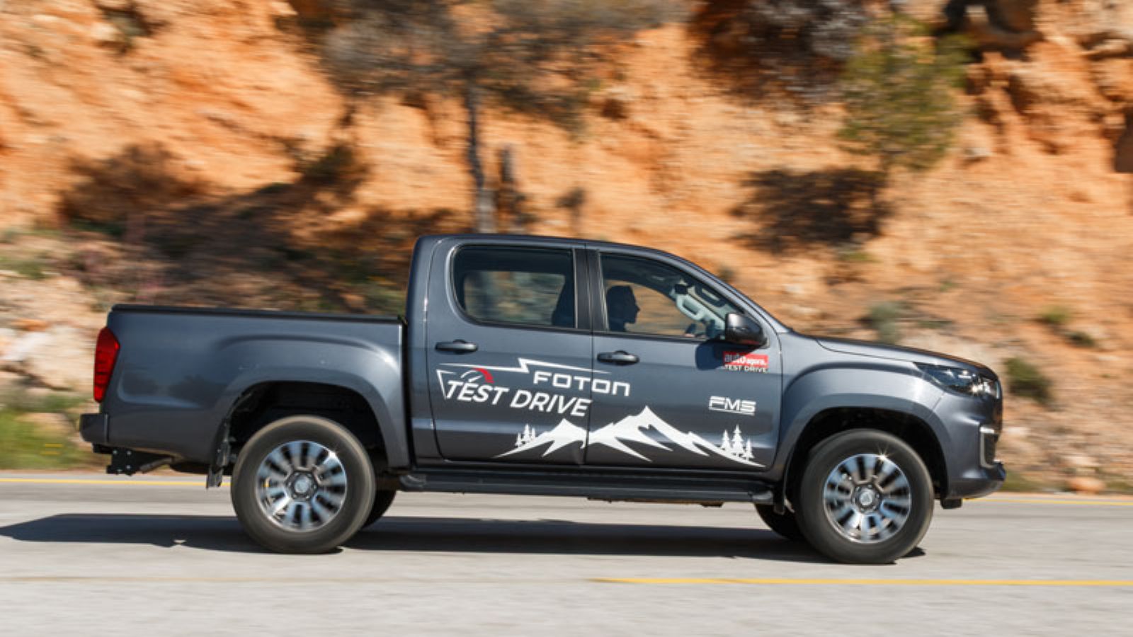 Ο 2-λιτρος turbodiesel κινητήρας έχει εξελιχθεί σε συνεργασία την Cummins, έχει 160 άλογα και 390 Nm ροπής