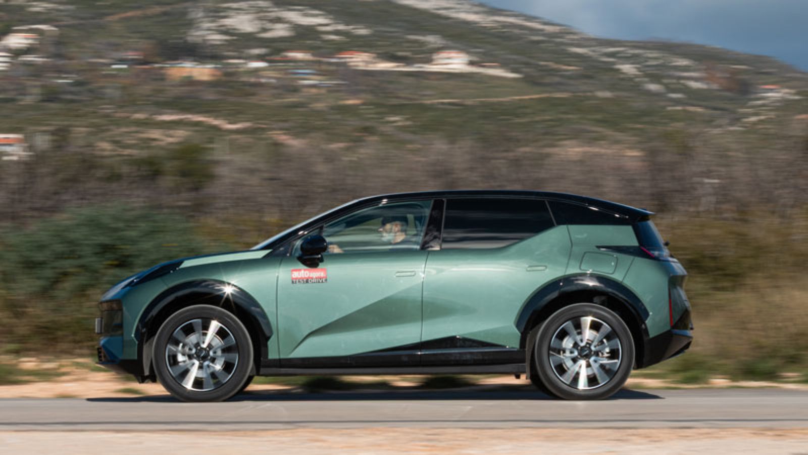 Το Zeekr X από το πλάι, αριστερή πλευρά