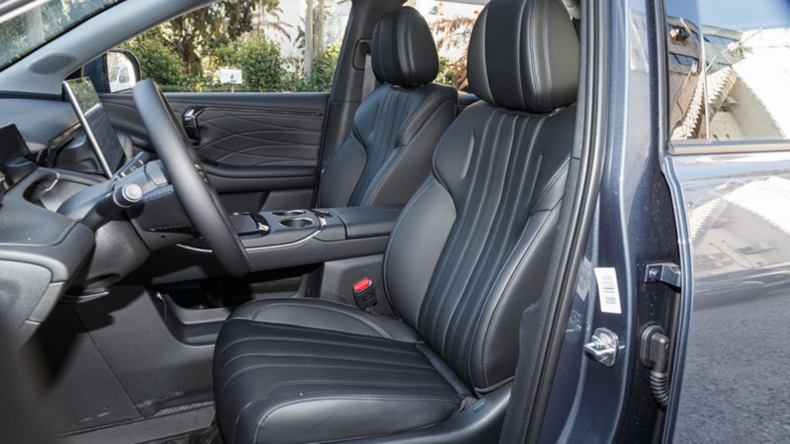 Τα εμπρός καθίσματα του AION V