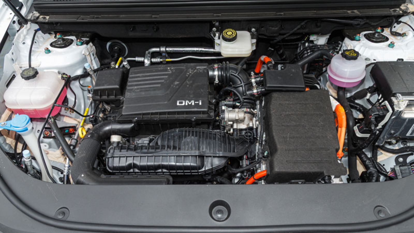BYD Sealion 5 DM-i: Τι βαθμό παίρνει σε κατανάλωση, χώρους, επιδόσεις, εγγυήσεις;