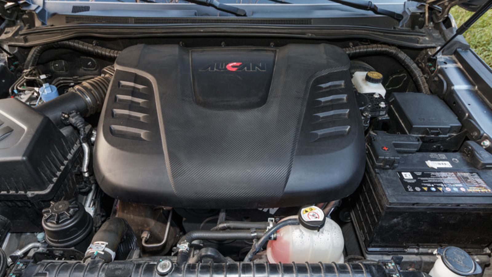 Ο 2-λιτρος turbodiesel κινητήρας έχει εξελιχθεί σε συνεργασία την Cummins, έχει 160 άλογα και 390 Nm ροπής