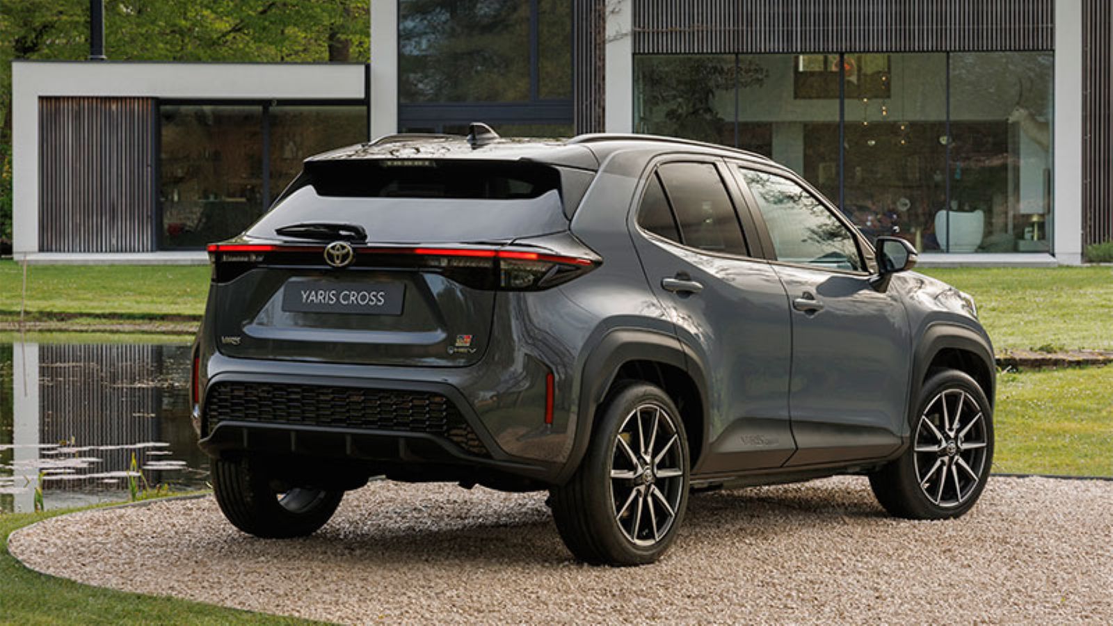 Το ευφυές και κορυφαίο σε πωλήσεις Toyota Yaris Cross ανανεώνεται σχεδιαστικά