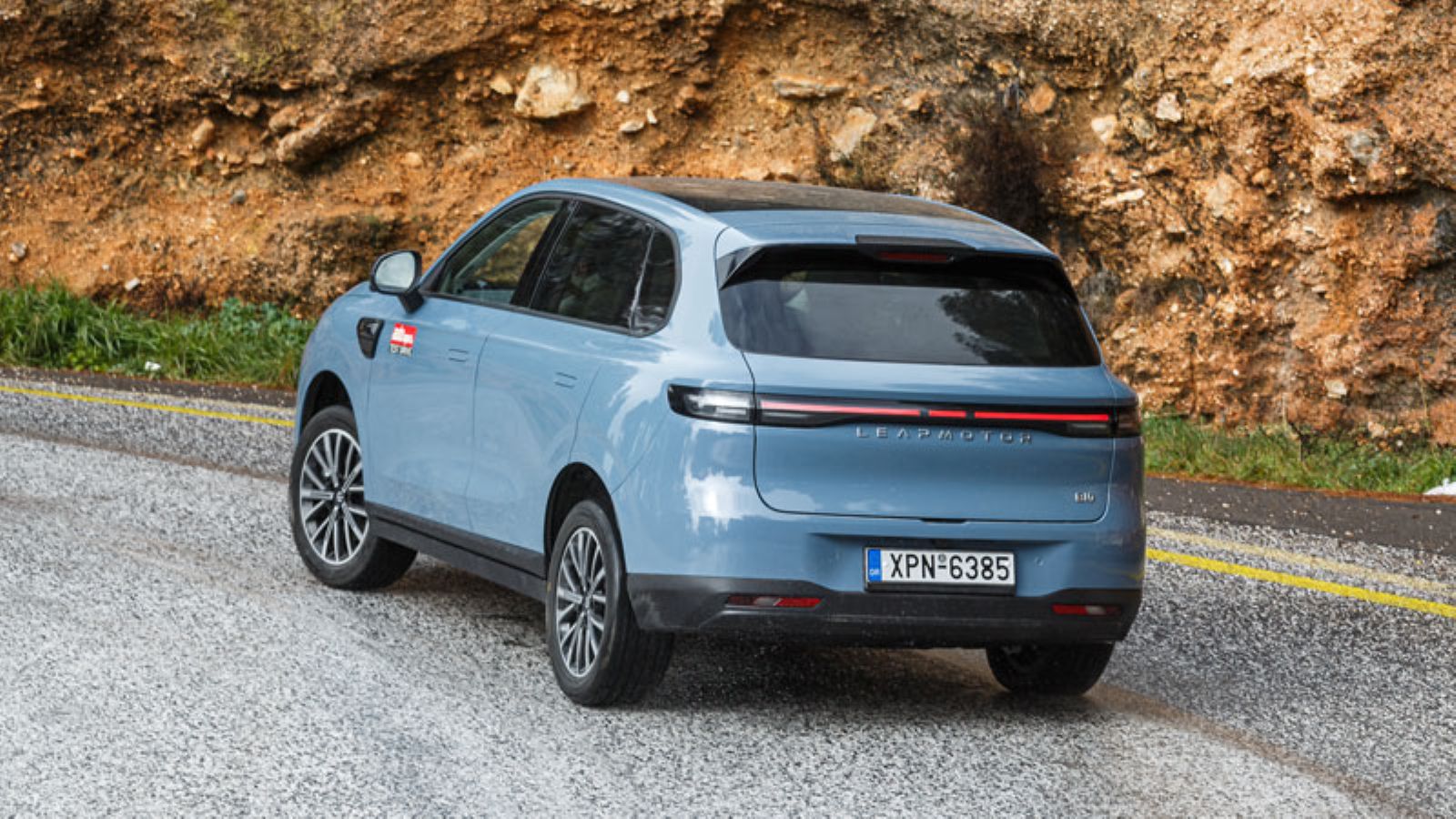 Το Leapmotor B10 Pro Max σε στροφή, από πίσω