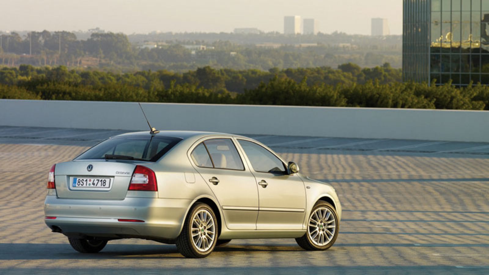 Η Skoda Octavia 5 από πίσω